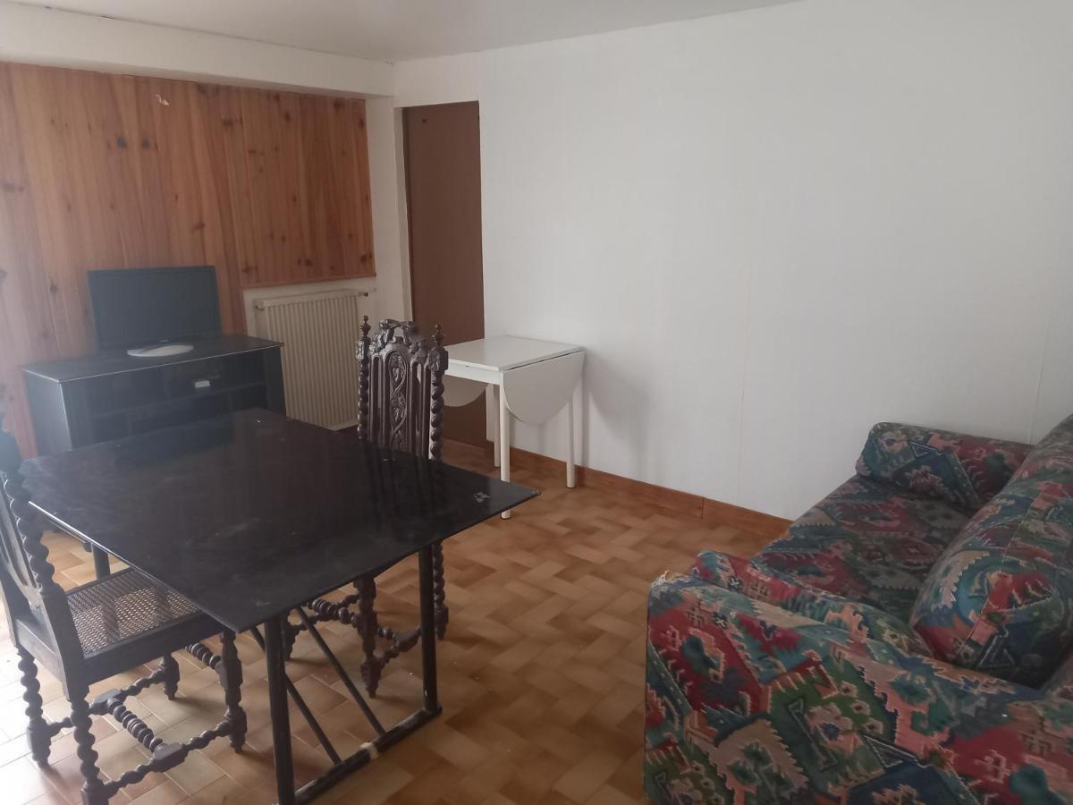 Mon Petit Studio Appartement Montmorillon Buitenkant foto